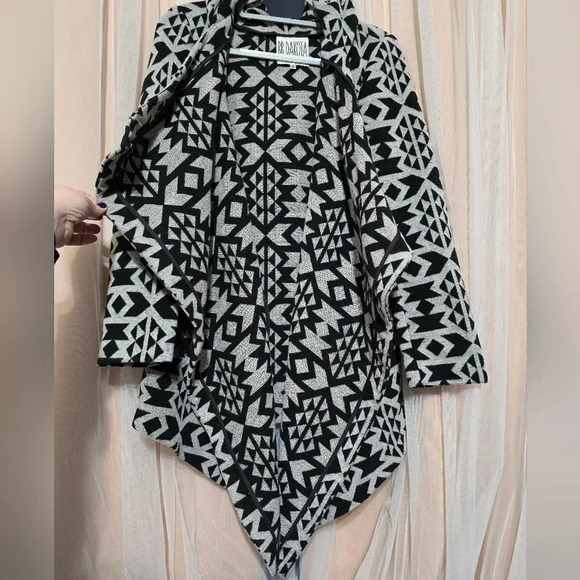 BB Dakota Azra Aztec Hooded Coatigan, Waterfall/Draped Open Front, EUC! - Picture 3 of 11